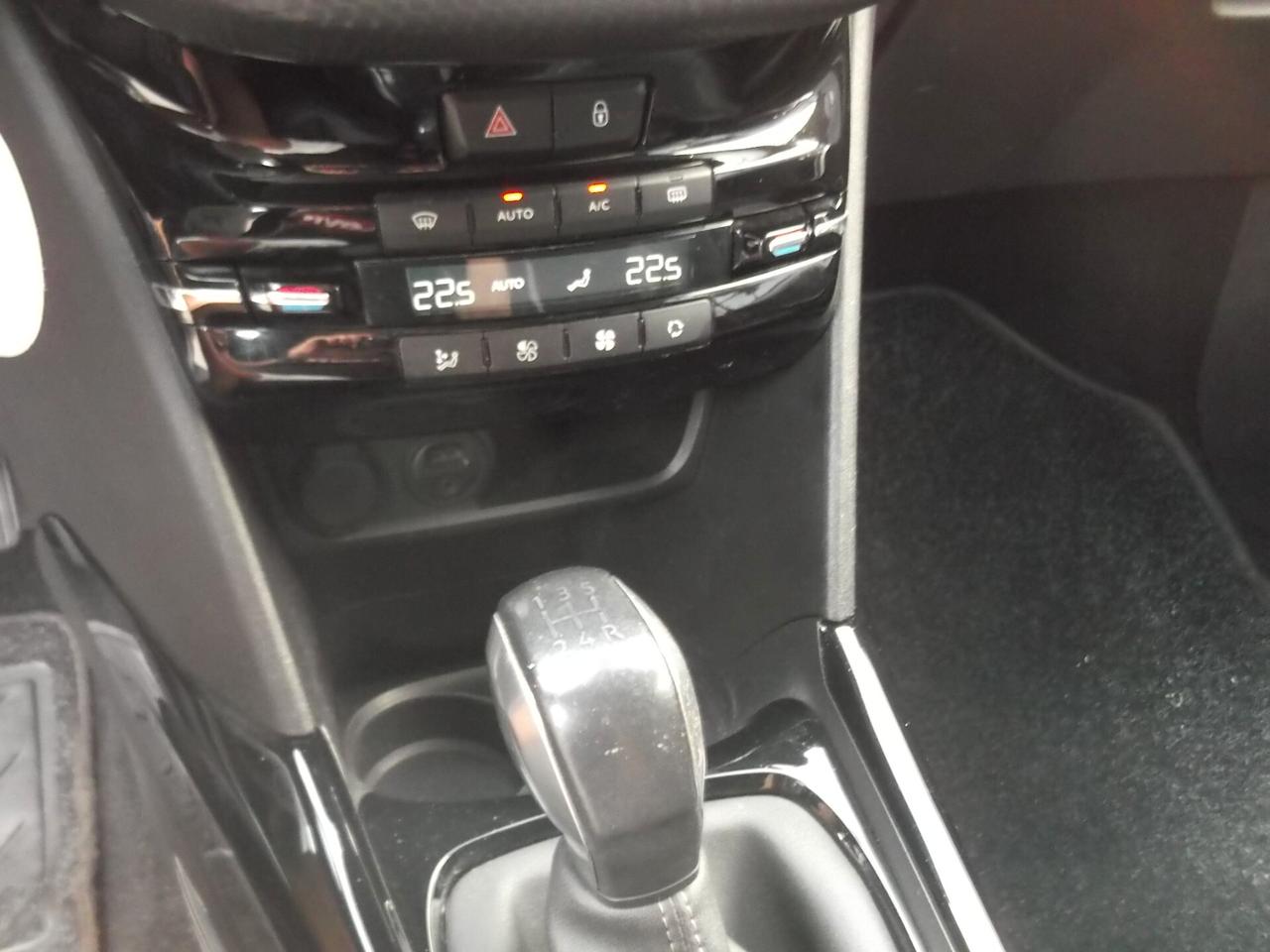 Peugeot 2008 1.6 e-HDi 92 CV Stop&Start Allure - 23