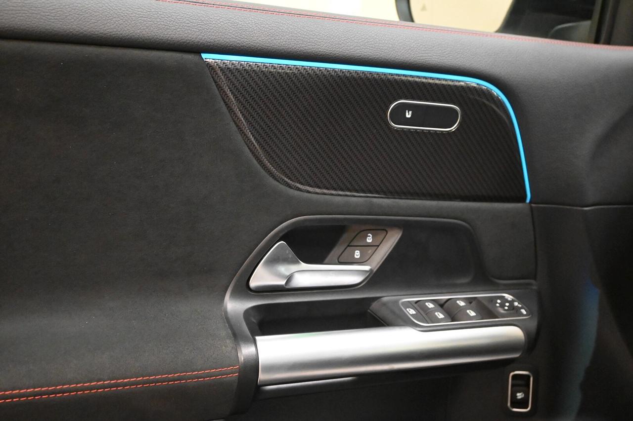 MERCEDES GLA (H247) GLA 180 d Automati...