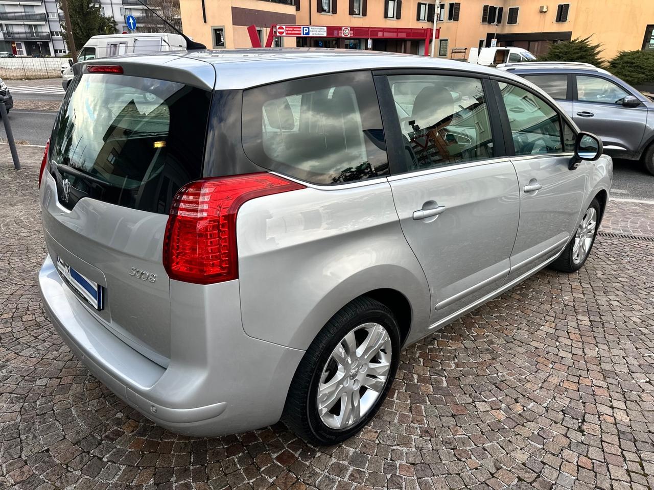 Peugeot 5008 - 1.6Hdi 110CV - 7 POSTI