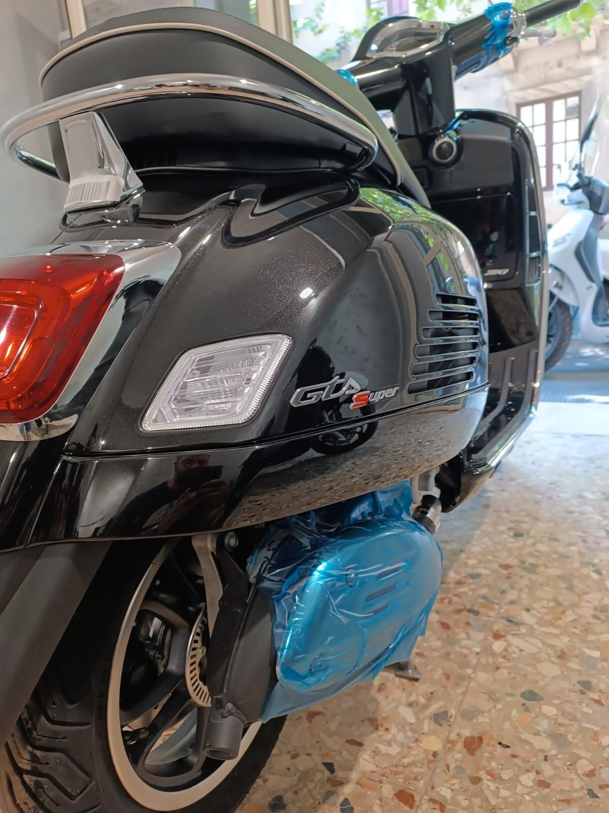 Piaggio Vespa 310 GTS hpe