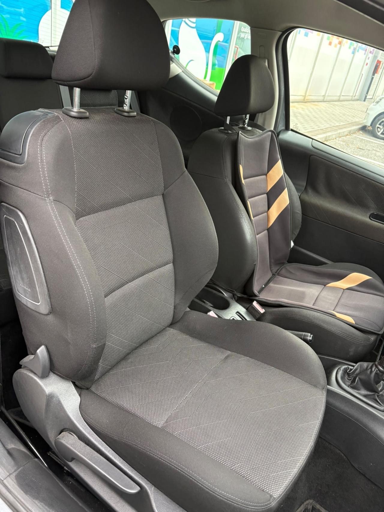 Peugeot 207 1.4 vti Neopatentati