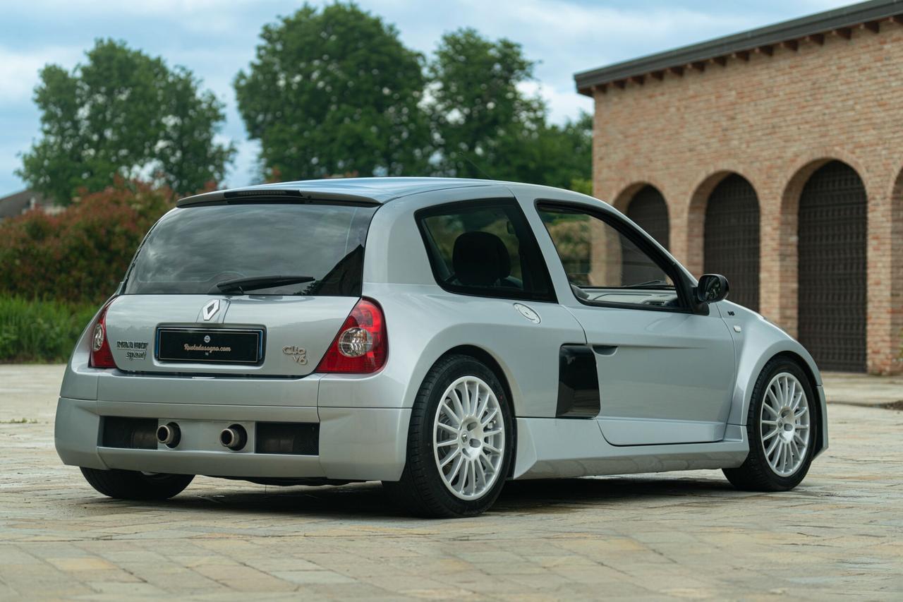 RENAULT CLIO V6 PHASE1 - ANNO 2002