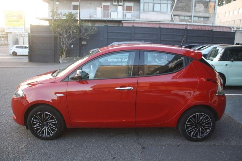 Lancia Ypsilon 1.0 FireFly 5 porte S&S Hybrid Silver