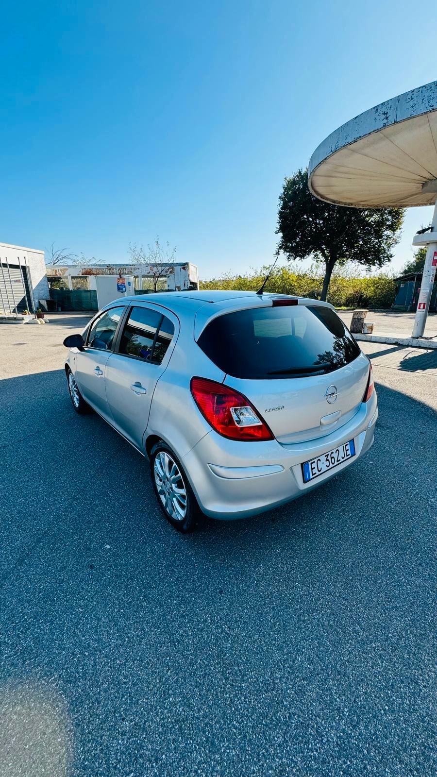 Opel Corsa 1.2 5 porte Club