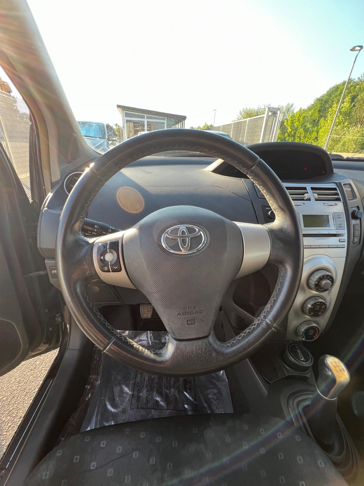 Toyota Yaris 1.0 5 porte Now
