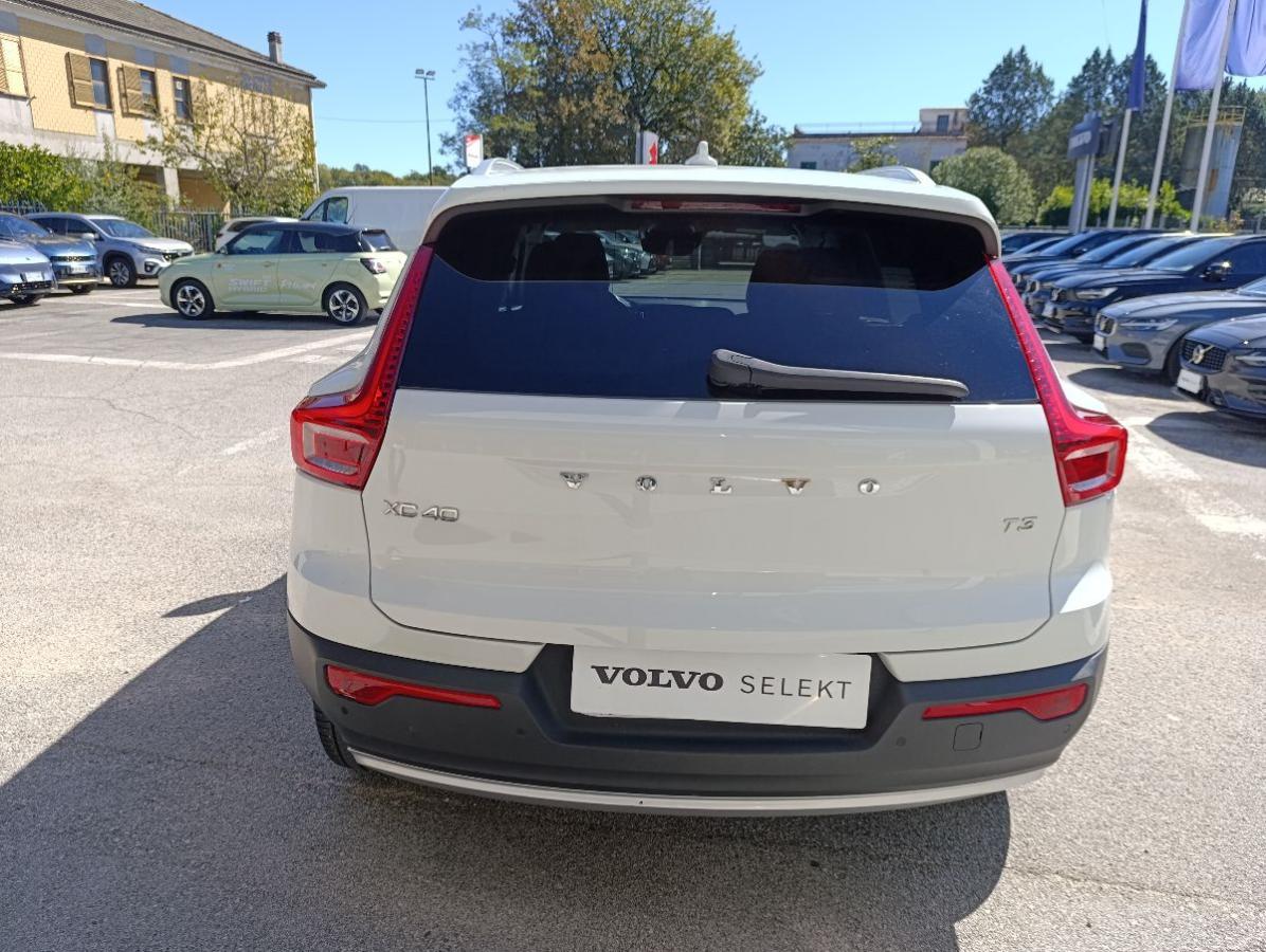 VOLVO - XC40 - T3 Momentum