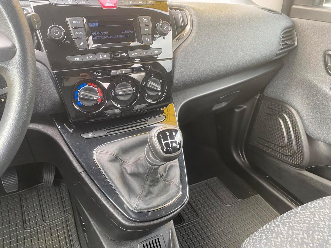 Lancia Ypsilon 1.2 69 CV Benzina-GPL Ecochic Elefantino Blu