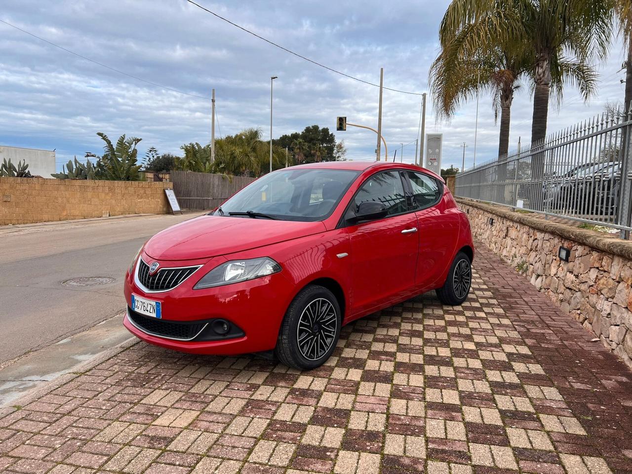 Lancia Ypsilon 1.0 FireFly 5 porte S&S Hybrid Ecochic Gold