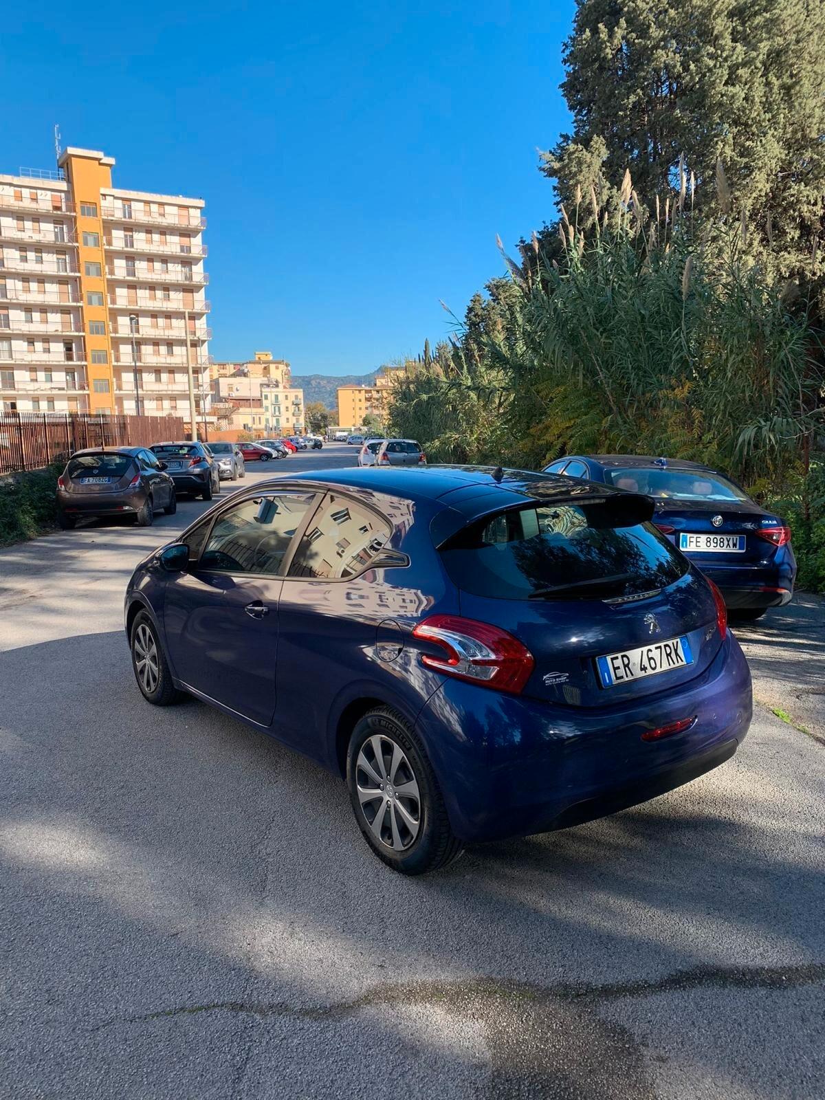 Peugeot 208 1.4 HDi 68 CV 3 porte Allure