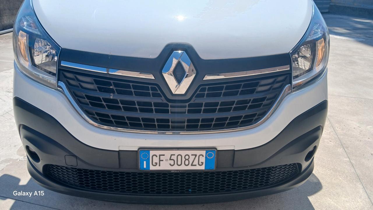 Renault Trafic T29 2.0 DCI 6 POSTI IVATO