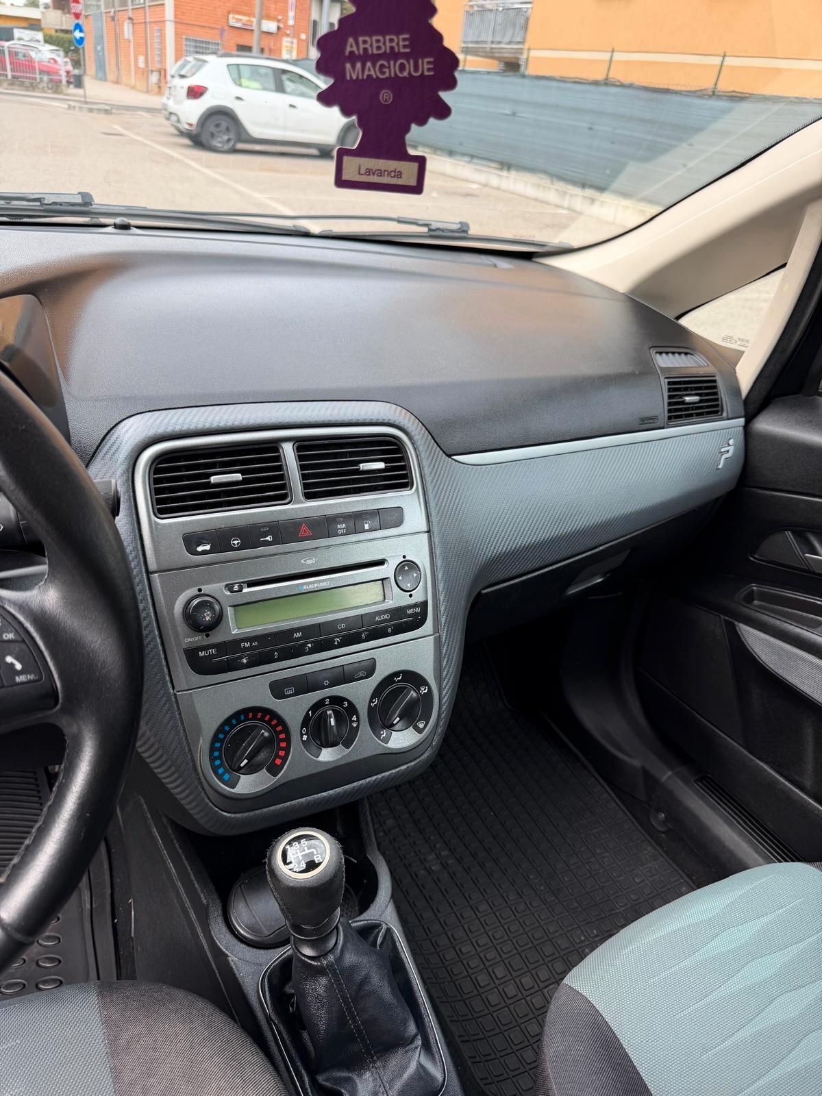 Fiat Grande Punto 1.4 METANO - NEOPATENTATI - 12 MESI DI GARANZIA -