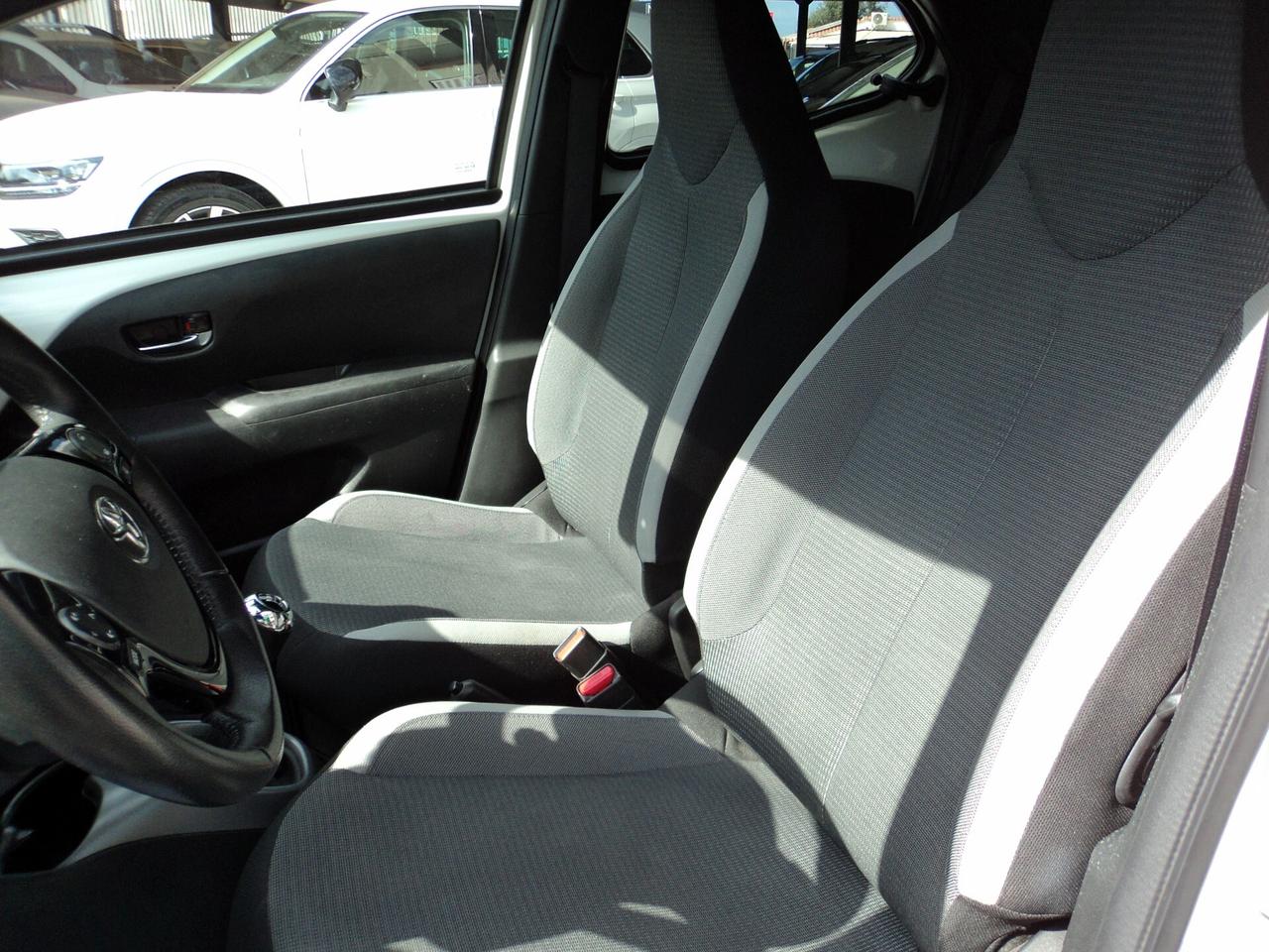 Toyota Aygo Connect 1.0 VVT-i 72 CV 5 porte x-clusiv