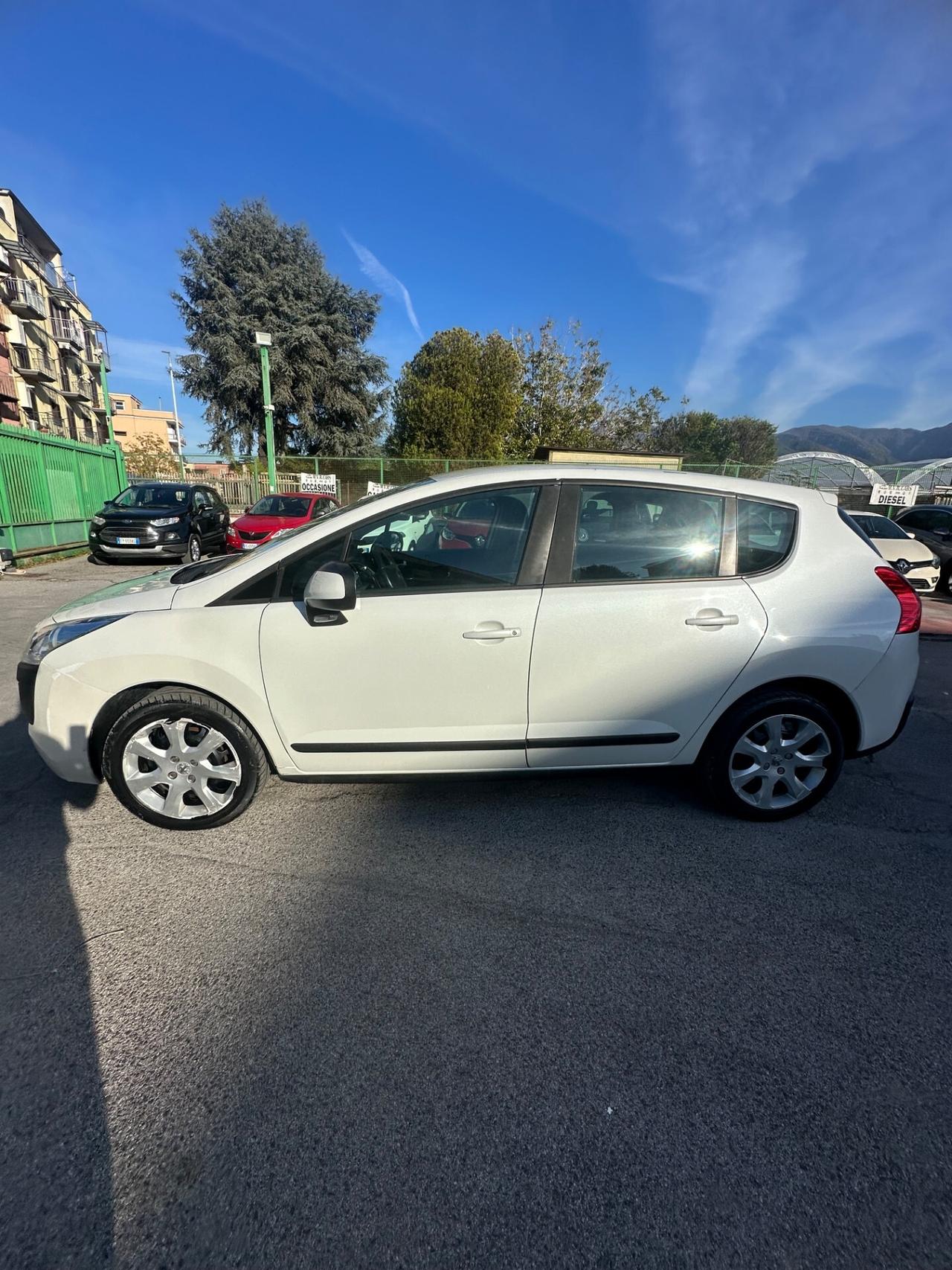 Peugeot 3008 1.6 HDi 110CV cambio robotizzato Business