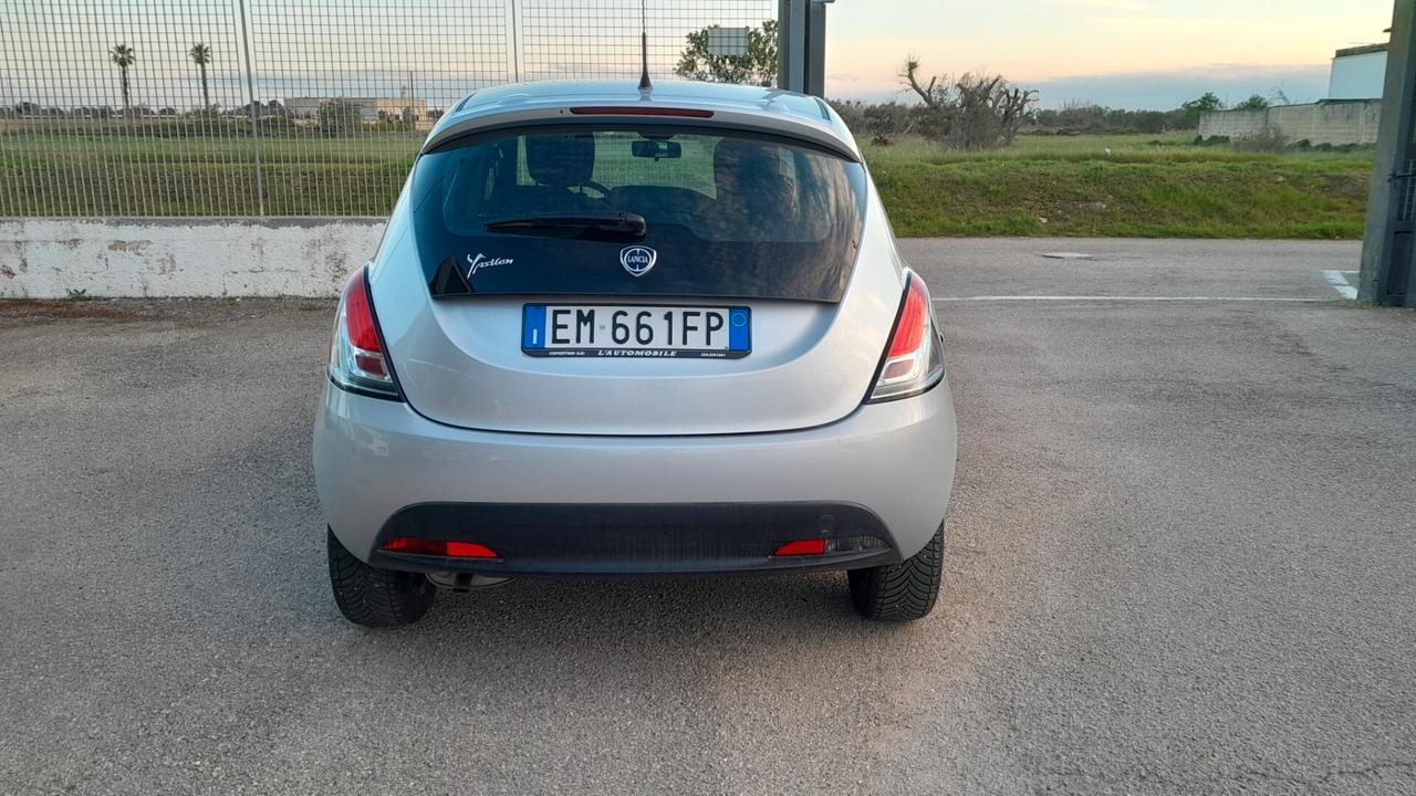 Lancia Ypsilon 1.2 69 CV Unyca
