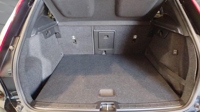 VOLVO XC40 T2 Momentum Pro