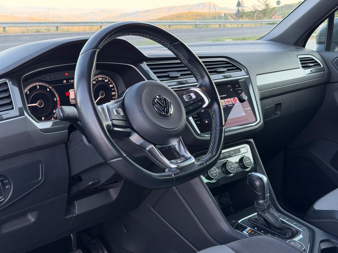 Volkswagen Tiguan 2.0 TDI 150cv DSG 4MOTION R-Line