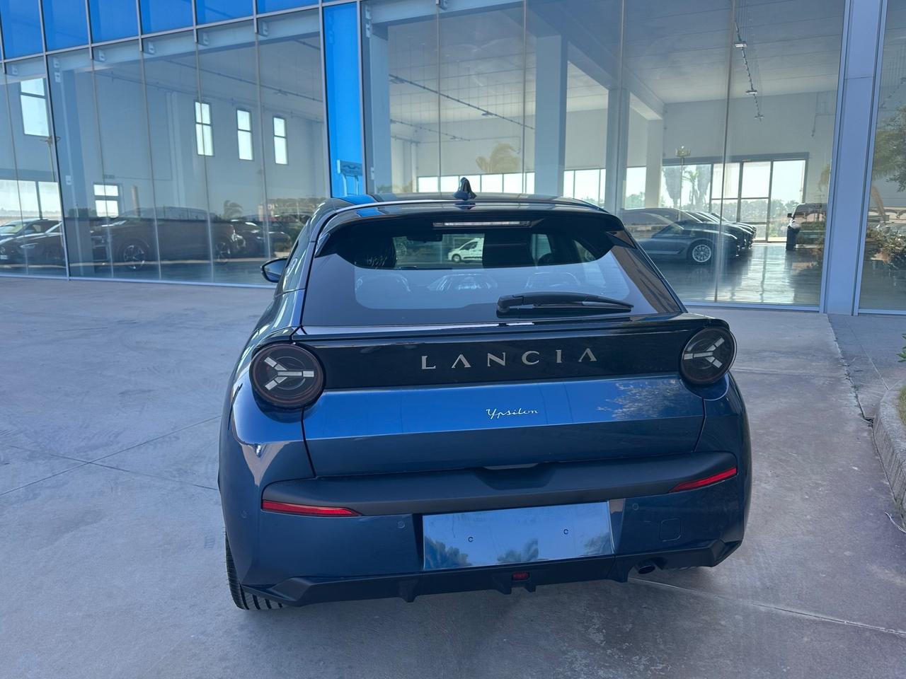 Lancia Ypsilon 1.2 mhev e-dct possibilità noleggio no scoring