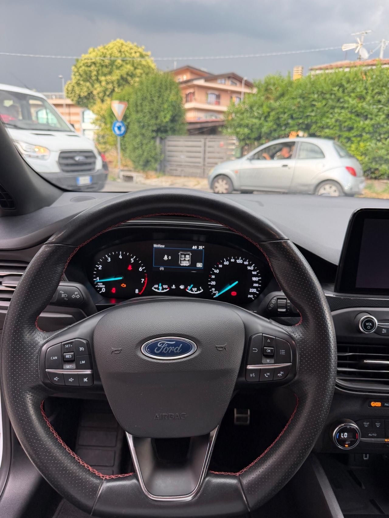 Ford Focus 1.0 EcoBoost Hybrid 125 CV 5p. ST-Line