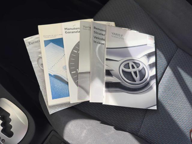 TOYOTA Yaris 1.5 5 POSTI IBRIDA OK NEOPATENTATI BI-COLOR