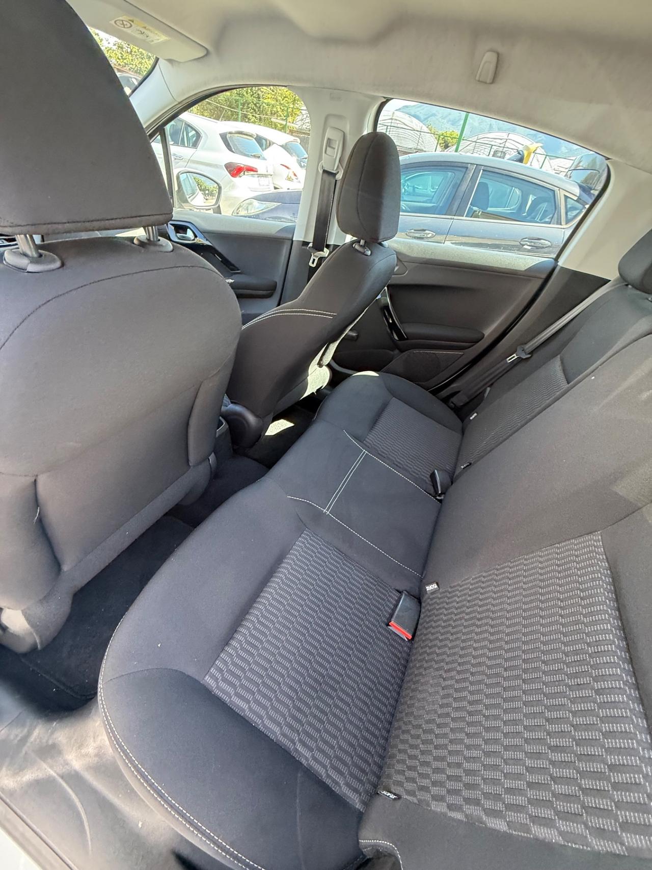Peugeot 208 BlueHDi 1.6 75 5 porte Allure