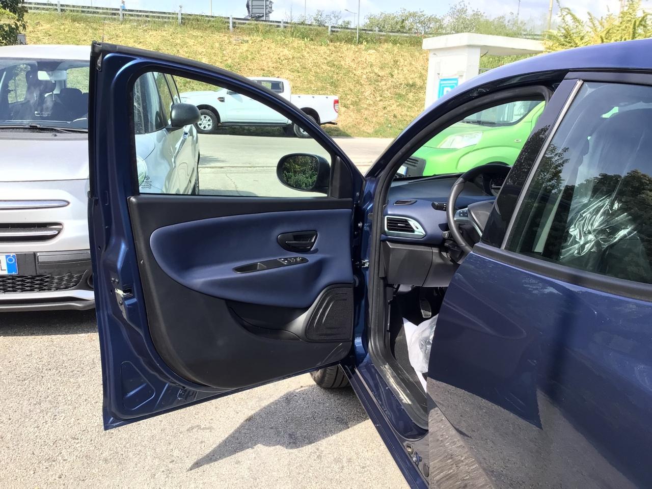 Lancia Ypsilon 1.0 FireFly KM 0 Hybrid Platino