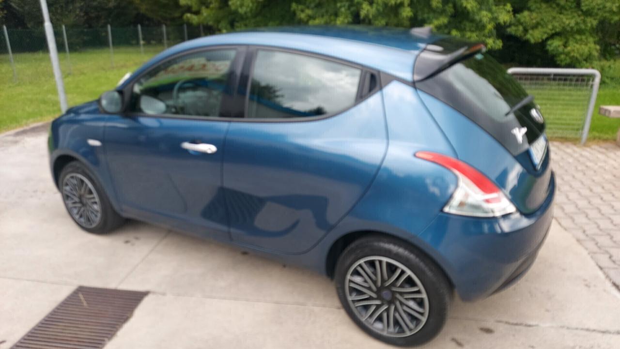 Lancia Ypsilon 1.0 Hybrid
