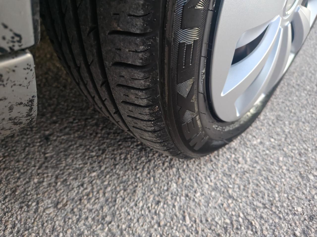 Lancia Ypsilon 1.3 MJT 75 CV Oro