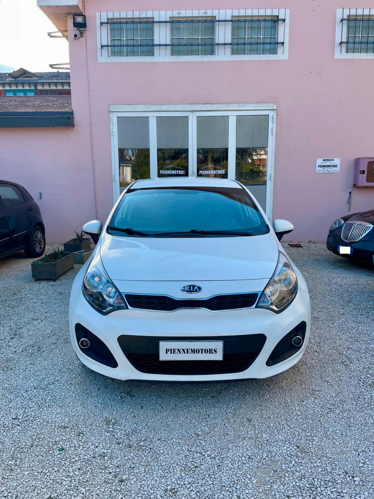 Kia Rio 1.4 CRDi Tagliandata NEOPATENTATI