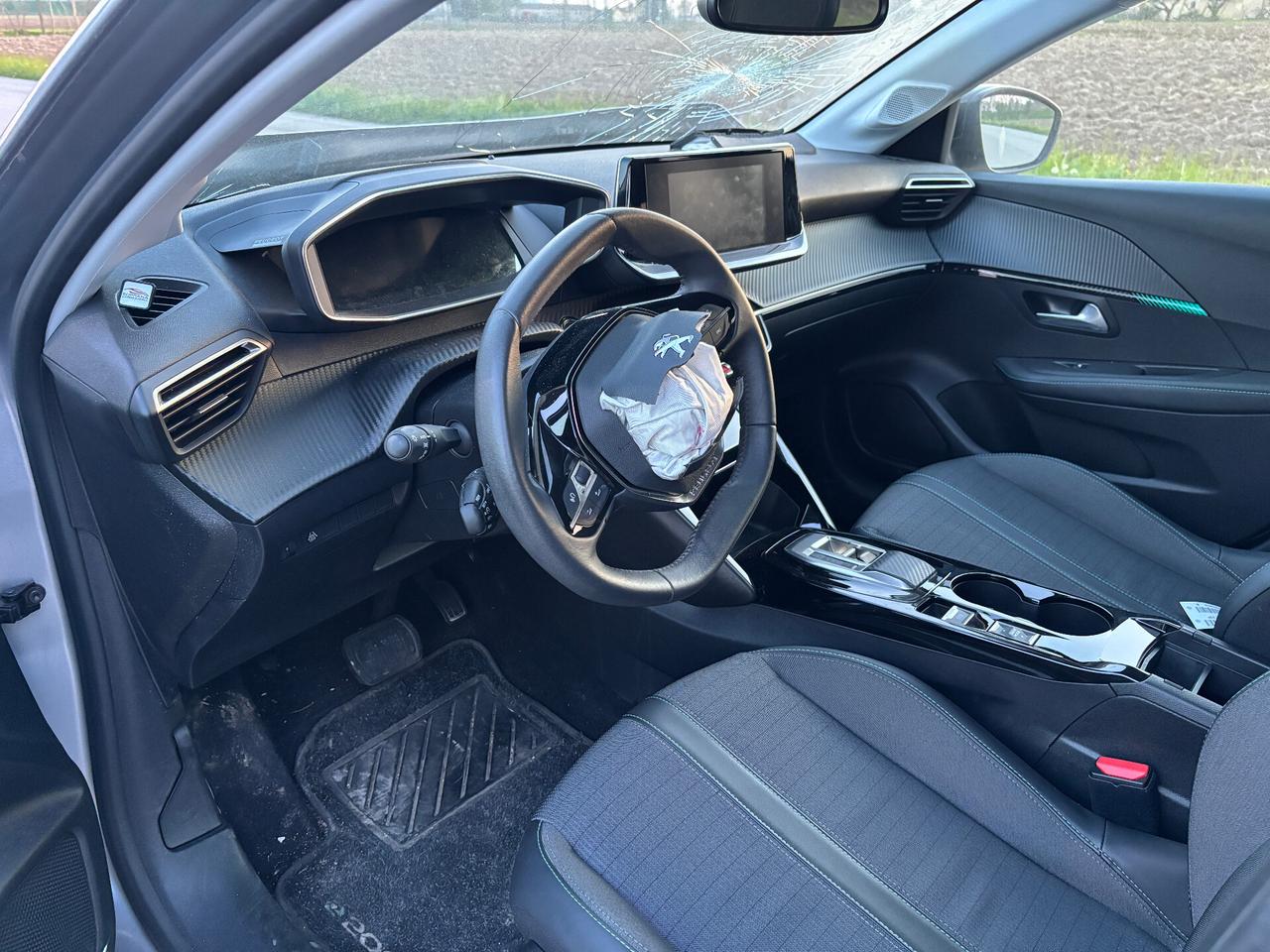 Peugeot 208 motore elettrico 136 CV 5 porte Allure