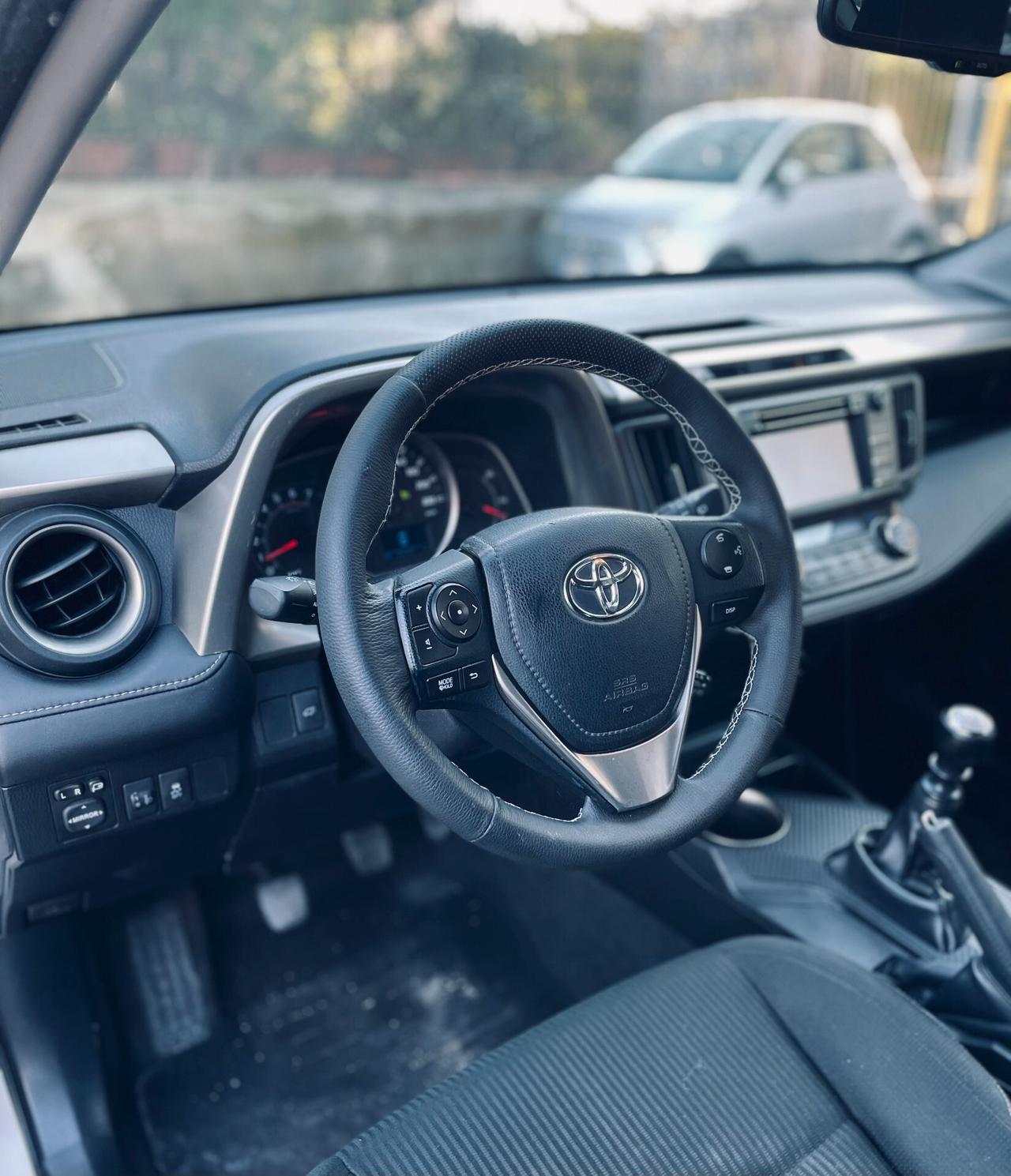 Toyota RAV 4 RAV4 2.0 D-4D 4WD Style White Ed.