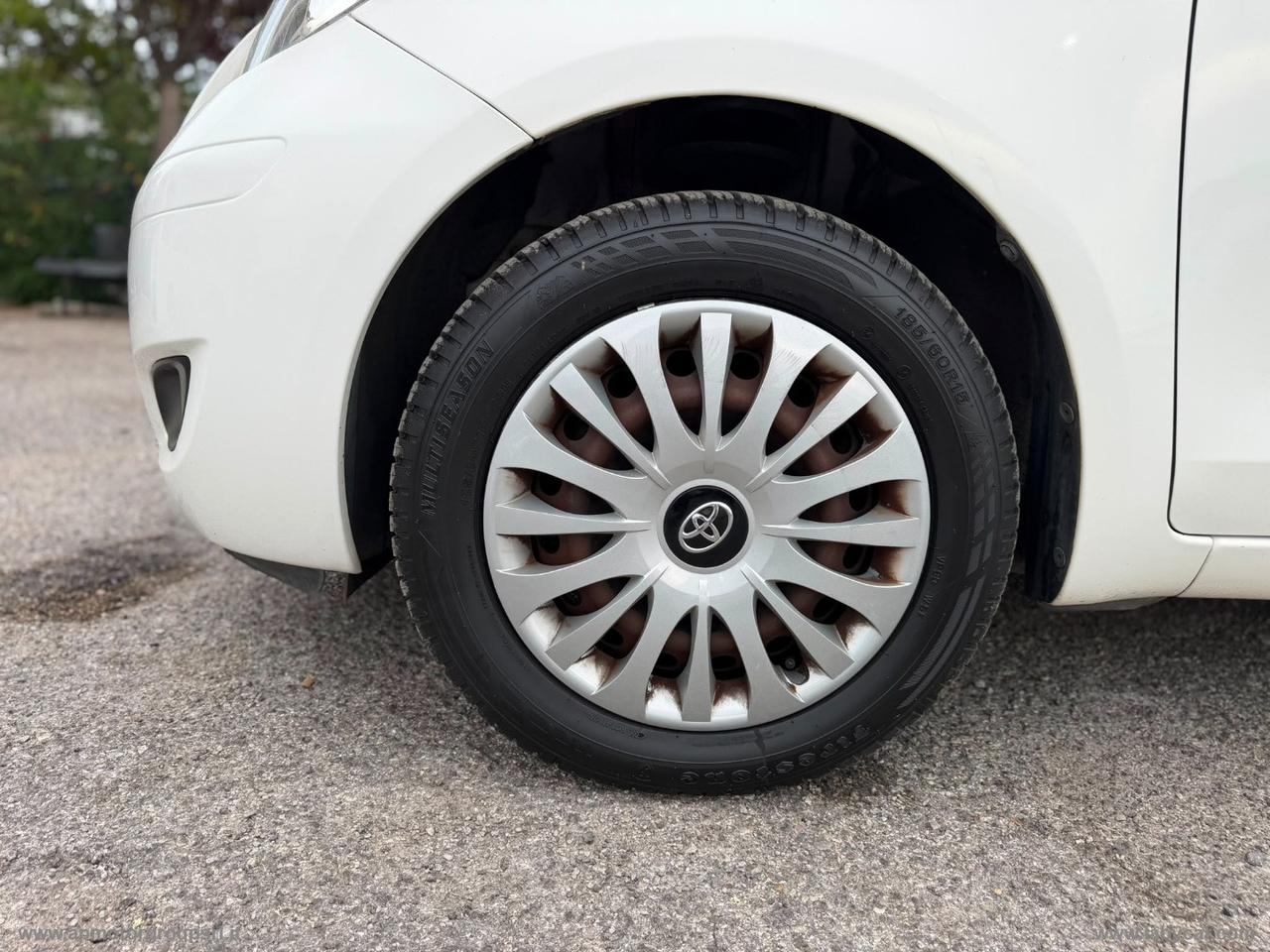 TOYOTA Yaris 1.0 5p. Sol