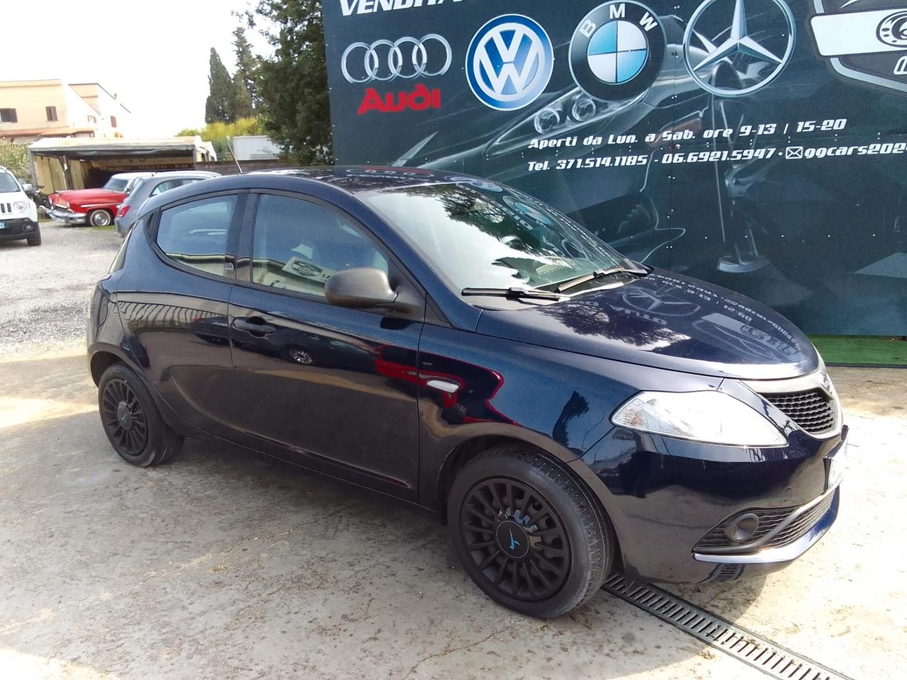 Lancia Ypsilon 1.0 FireFly 5 porte S&S Hybrid Ecochic Silver