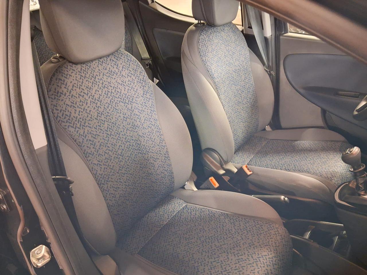 Lancia Ypsilon 1.0 FireFly 5 porte S&S Hybrid Silver