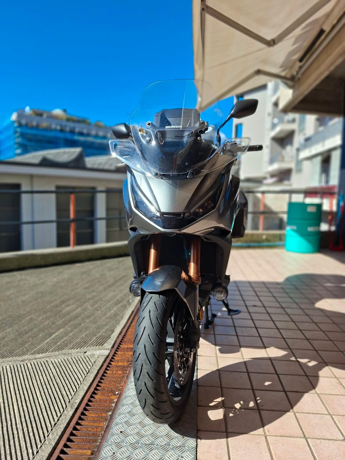 Honda NT 1100 DCT, travel elettronic suspension