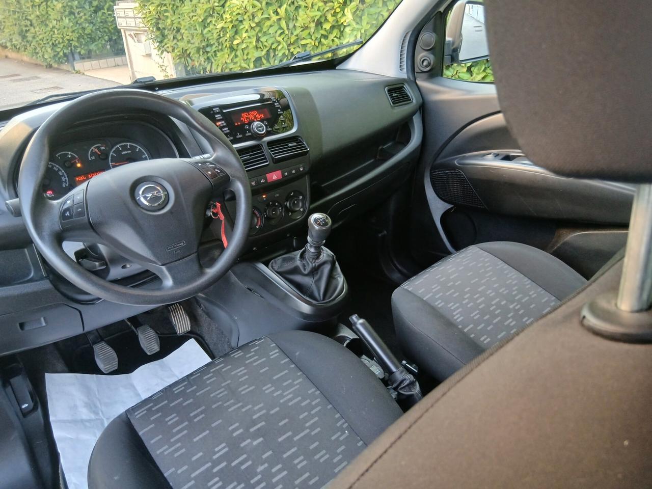 Opel Combo N1 5 posti GPL autocarro tua a € 164 mese