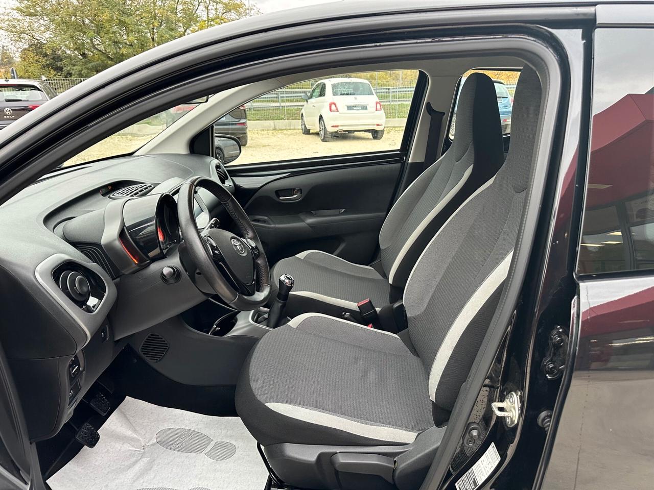 Toyota Aygo Connect 1.0 VVT-i 72 CV 5 porte x-play