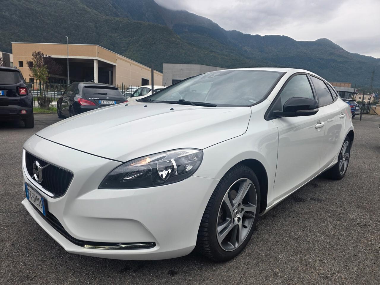 Volvo V40 D2 R-design Momentum