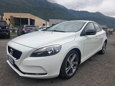 Volvo V40 D2 R-design Momentum