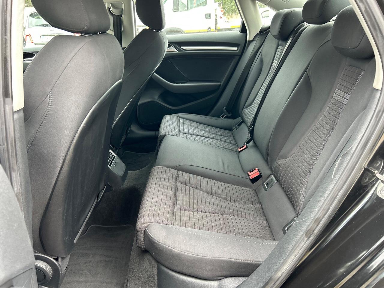 Audi A3 2.0 TDI 150cv sedan S-Line