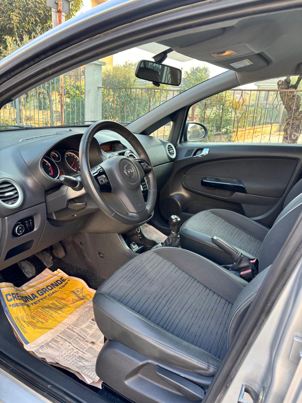 Opel Corsa 1.2 5 porte Sport