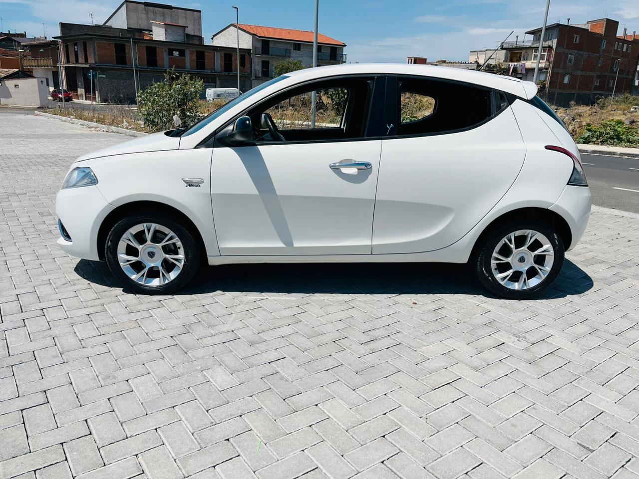 Lancia Ypsilon 1.3MLJT BASSI CONSUMI 2013