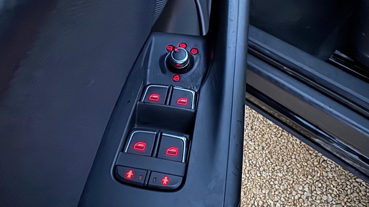 Audi Q3 2.0 TDI Buisness plus -2012