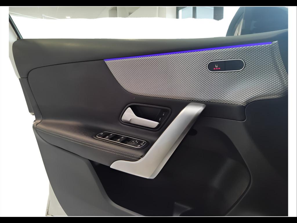 Mercedes-Benz Classe A - W177 2018 - A 180 d Sport Light auto
