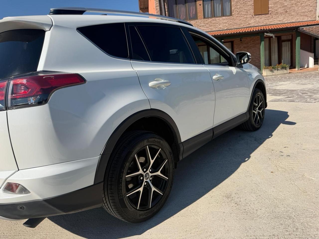 Toyota RAV 4 2.5 Hybrid 2WD Lounge