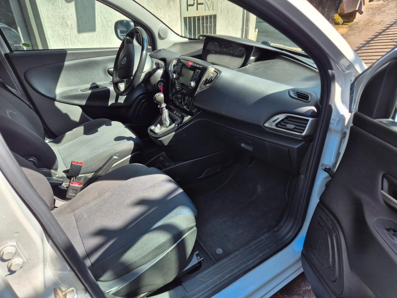 Lancia Ypsilon 1.2 69 CV 5 porte S&S Platinum