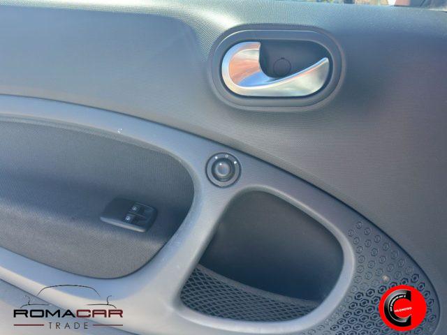SMART ForTwo EQ FARI FULL LED APPLE CAR PLAY TELECAMERA SENSORI