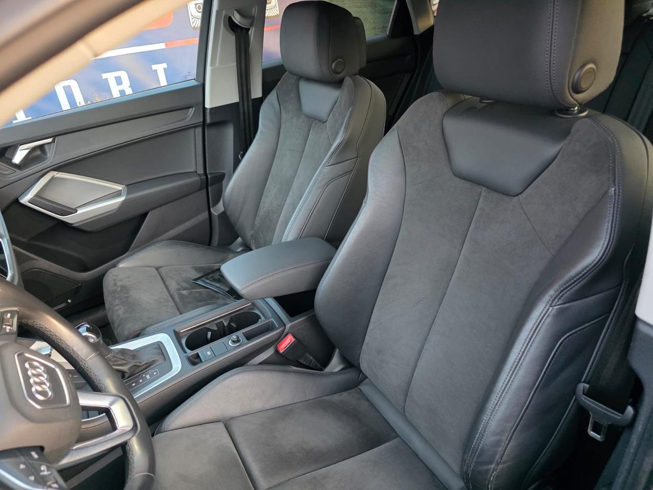 Audi Q3 35 TDI S tronic Identity Black