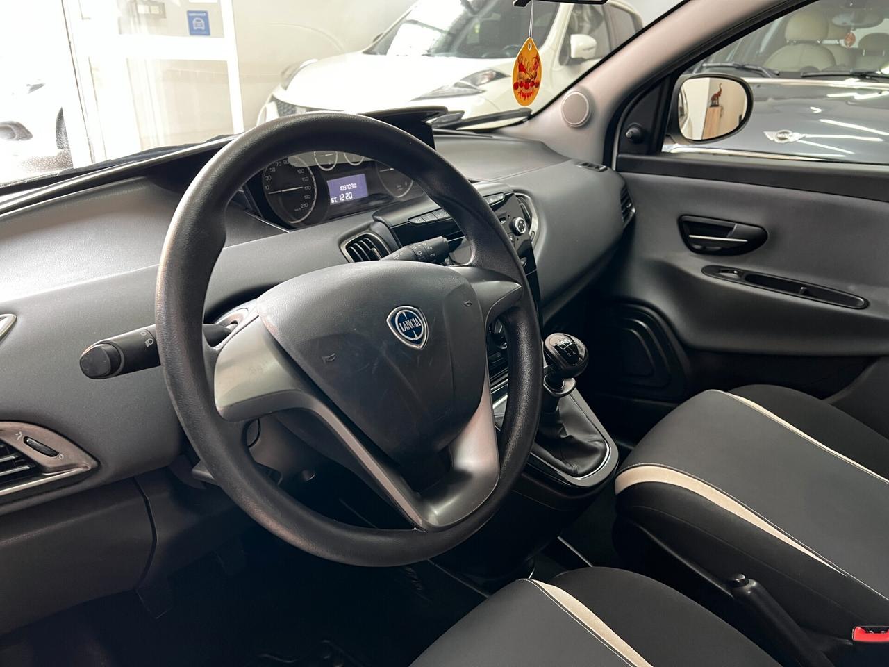 Lancia Ypsilon 1.2 69 CV 5 porte Elefantino