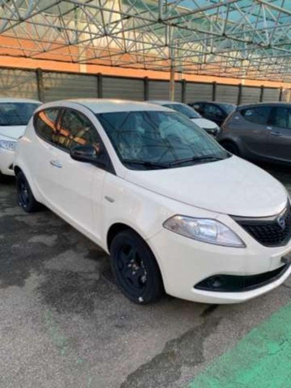 Lancia Ypsilon 1.0 FireFly Hybrid Oro