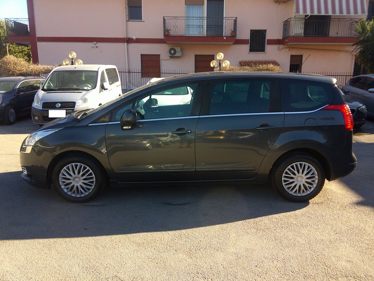 Peugeot 5008 2010 photo 2